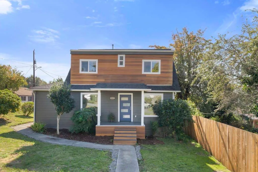 Sell my house fast Bellevue – front view of a home ready for a cash buyer