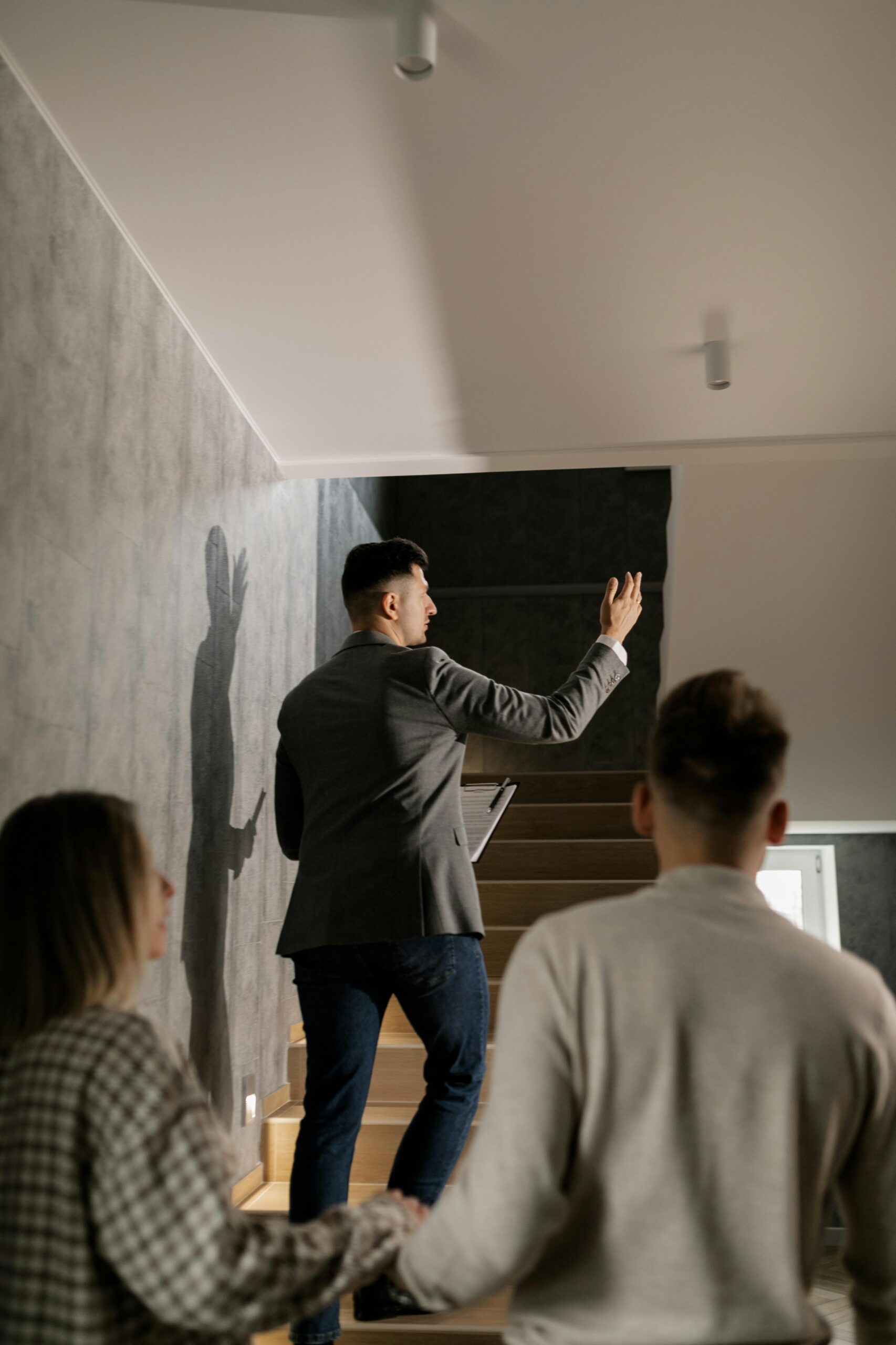 selling to a cash buyer vs listing with an agent